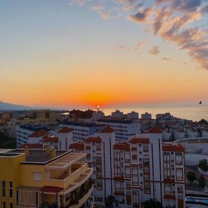 Penthouse Mit Private Dachterrasse Und Blick Auf Das Meer, Berge ,Hafen